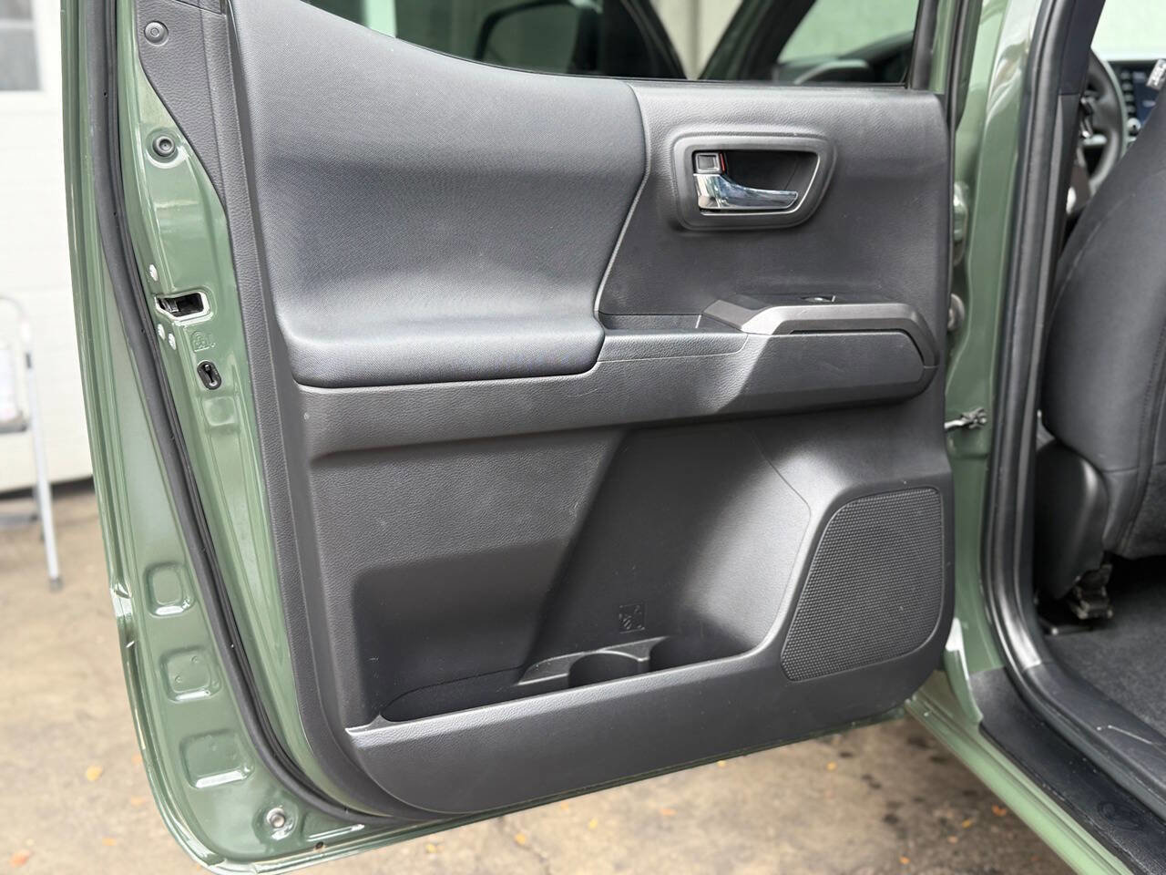 Used 2022 Toyota Tacoma TRD Off-Road image 32