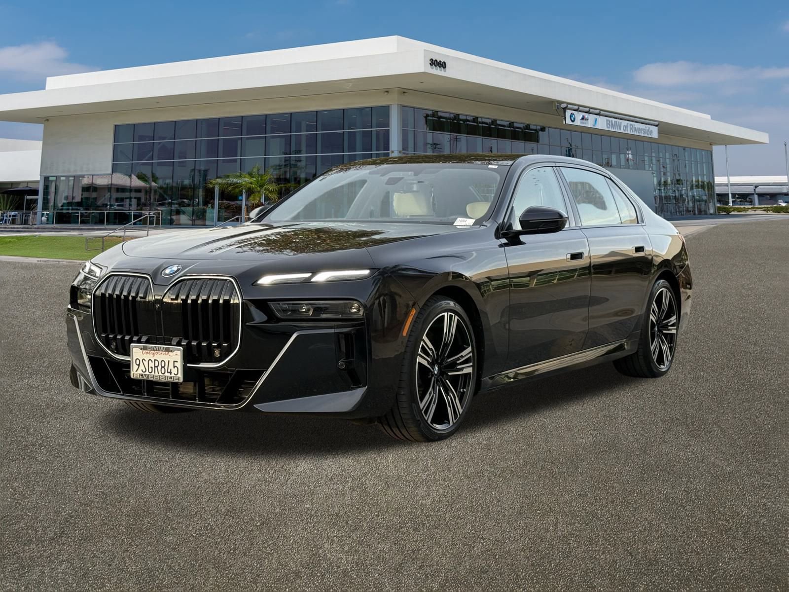 Used 2025 BMW 760i xDrive image 5