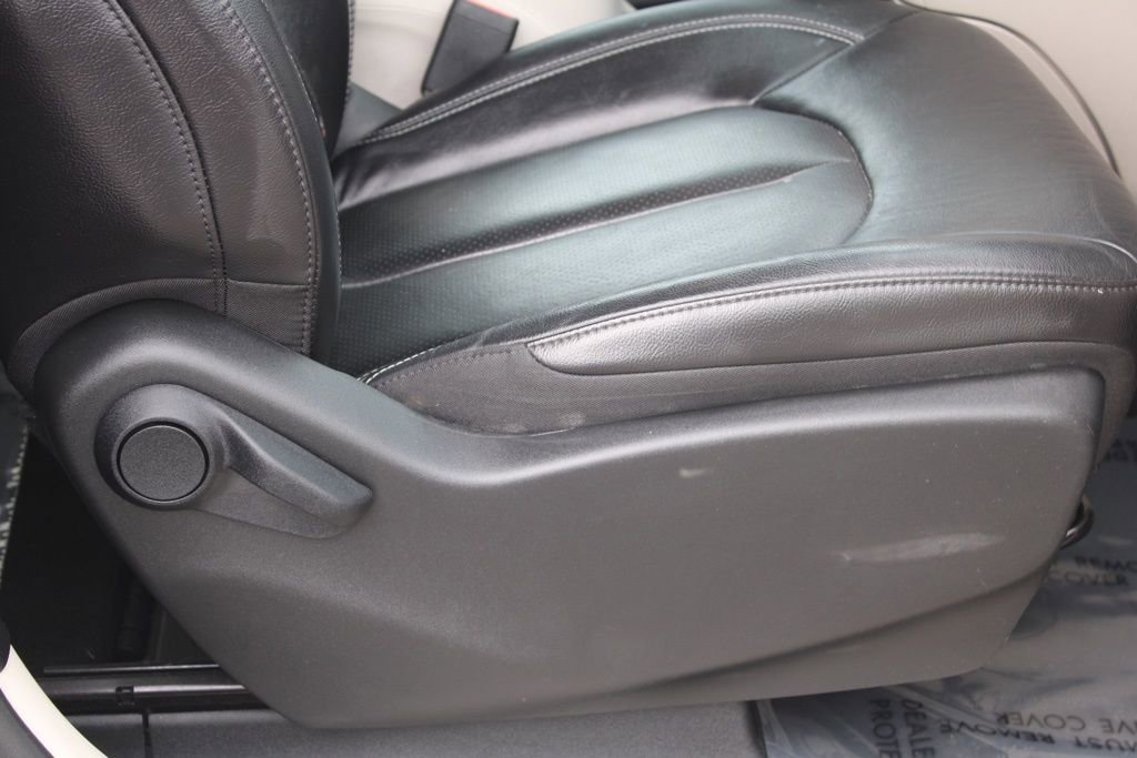 Used 2022 Chrysler Pacifica Touring-L image 19