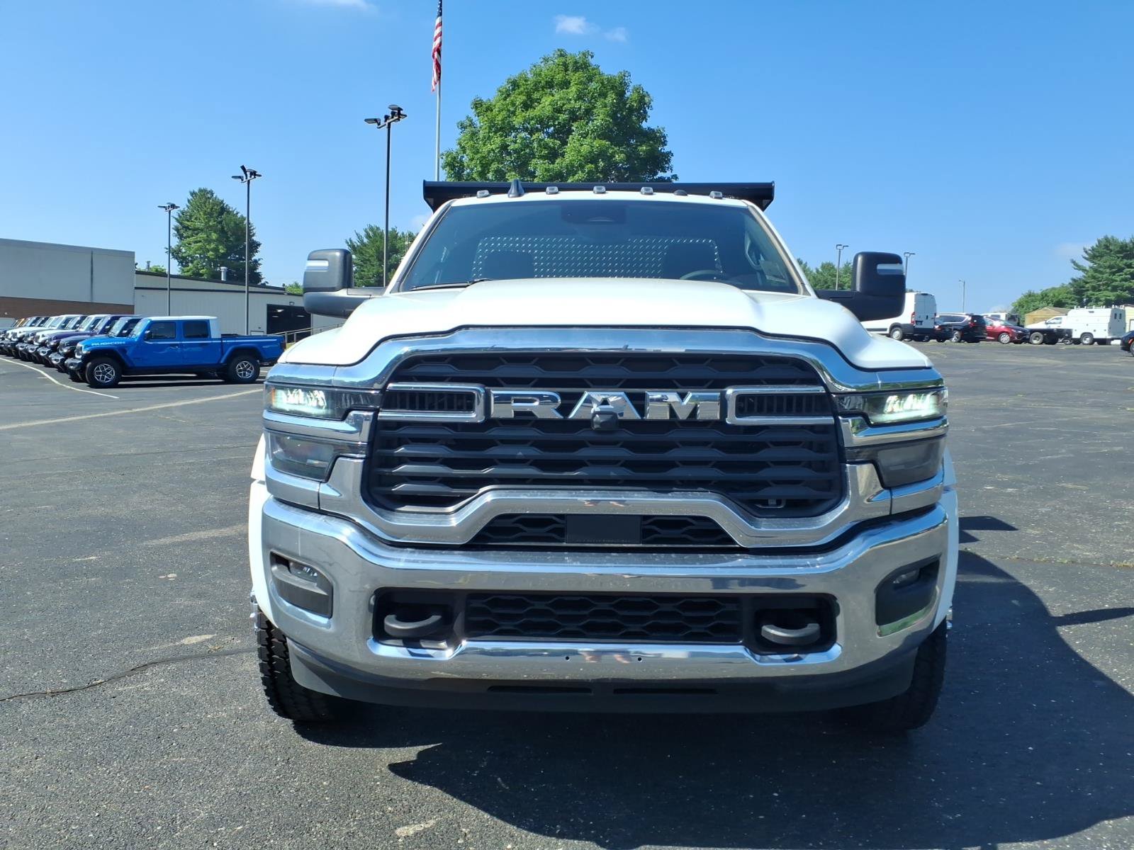 New 2026 RAM 5500 4x4 Regular Cab image 2