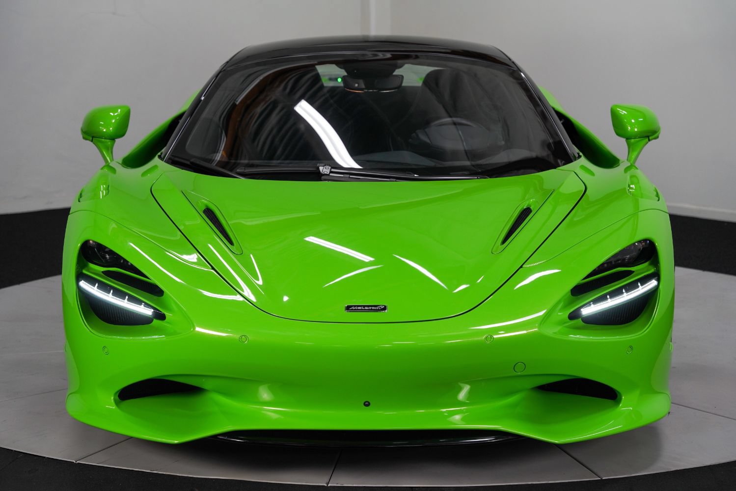 Used 2024 McLaren 750S Spider RWD image 9