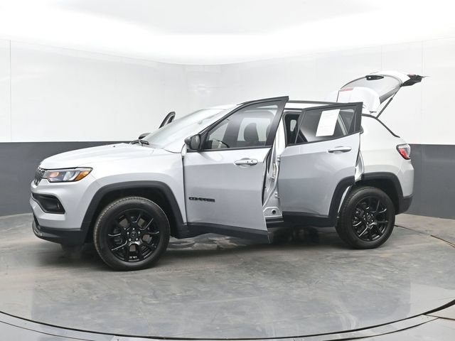 Used 2025 Jeep Compass Latitude w/ Altitude Special Edition AWD/4WD image 49
