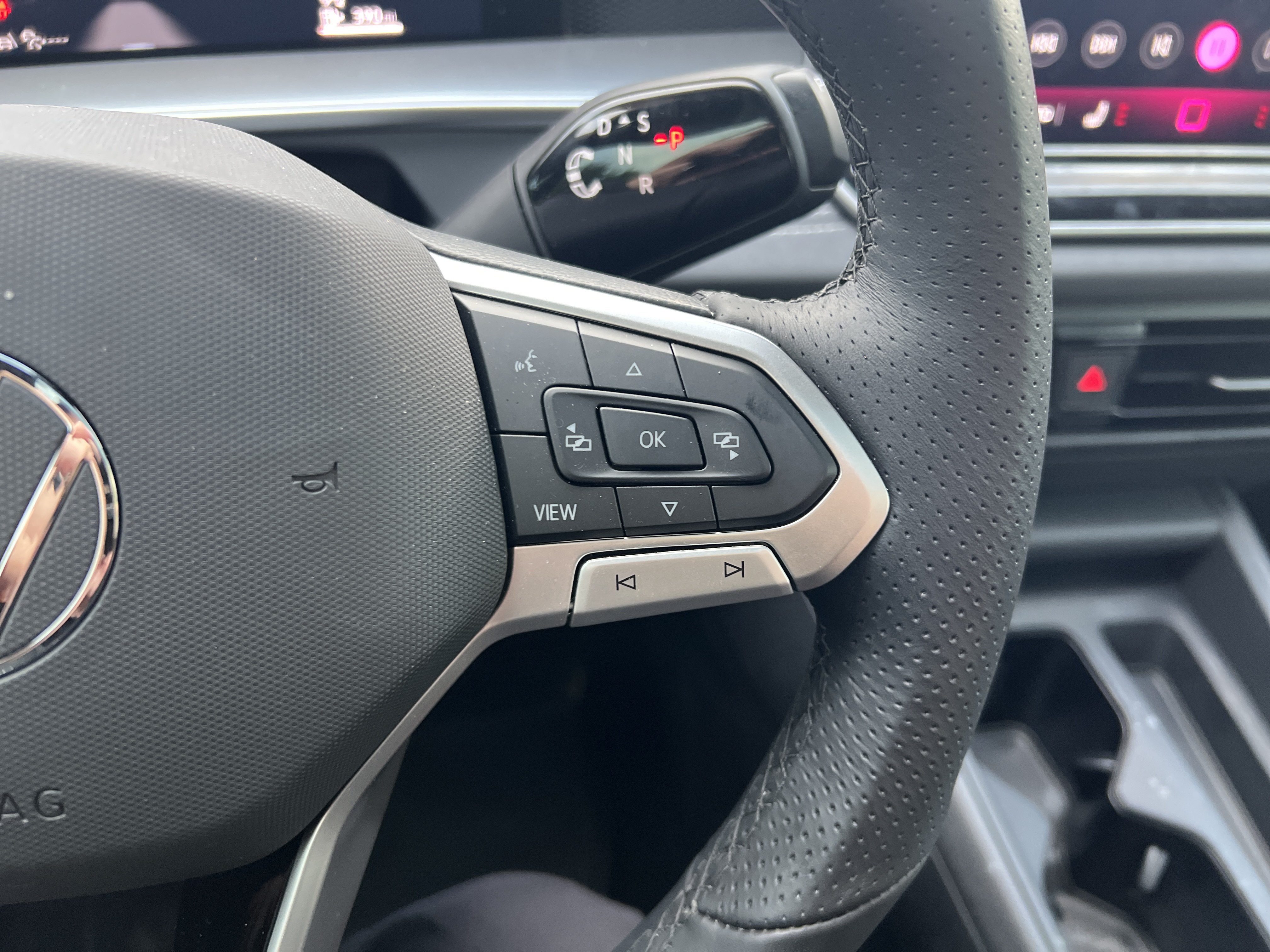 Certified 2026 Volkswagen Tiguan SE R-Line FWD image 16