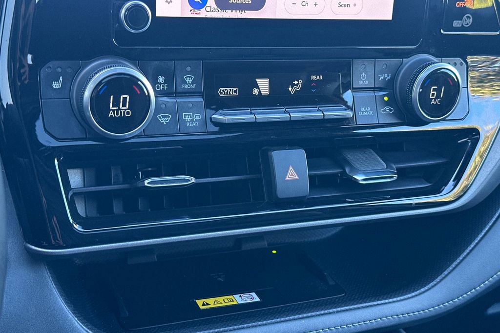 Used 2023 Toyota Highlander XLE w/ Protection Package #3 (TMS) image 21