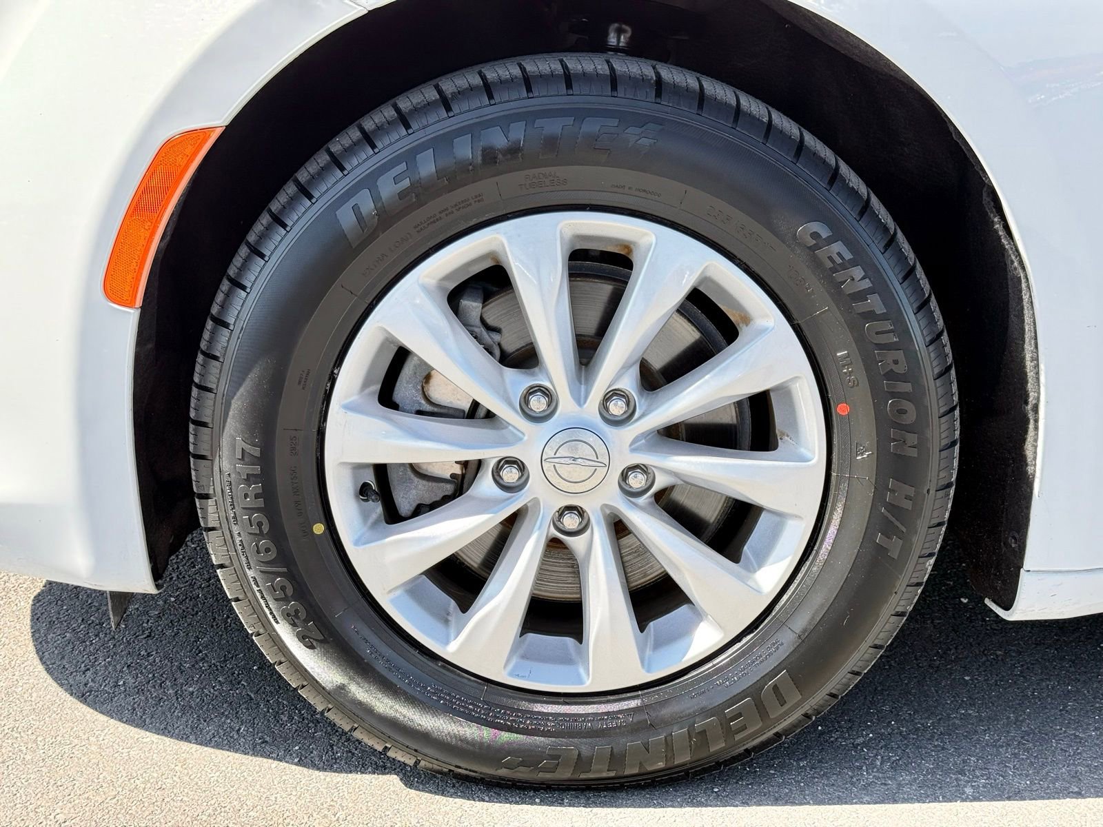 Used 2018 Chrysler Pacifica Touring-L image 12