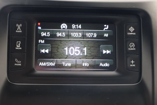 Used 2017 Jeep Cherokee Latitude AWD/4WD image 14