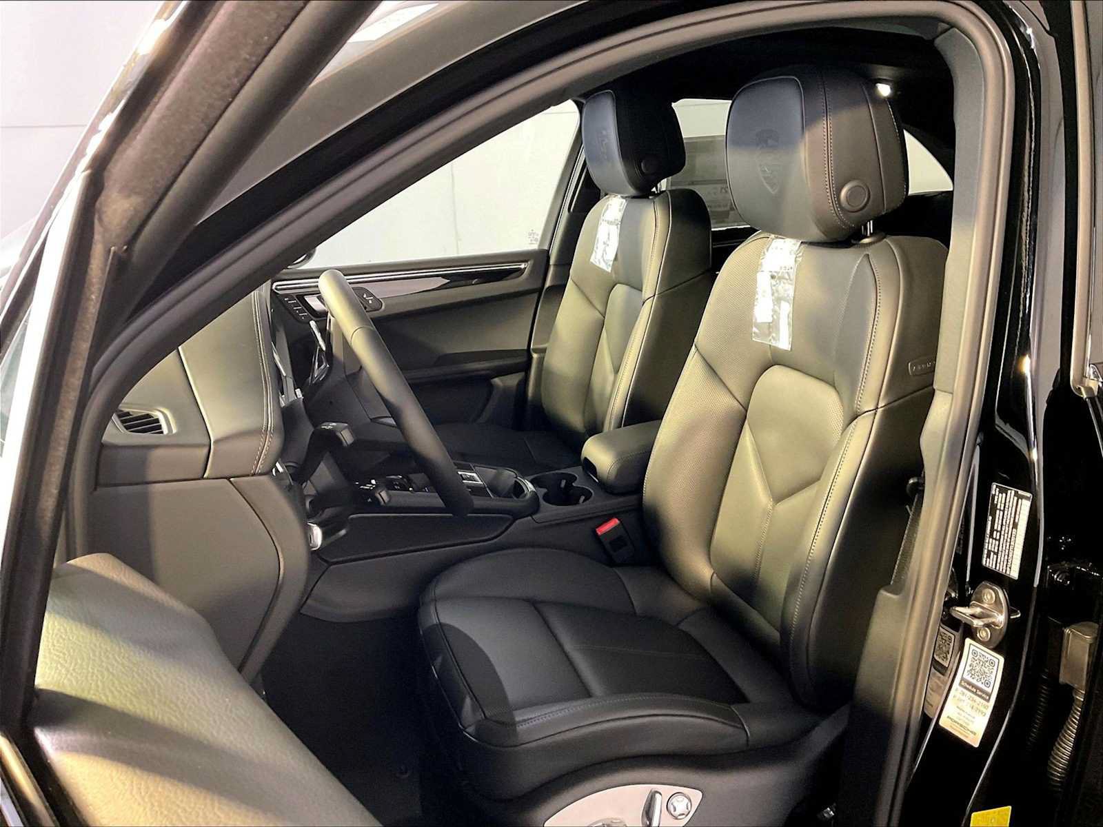 New 2026 Porsche Macan AWD/4WD image 5