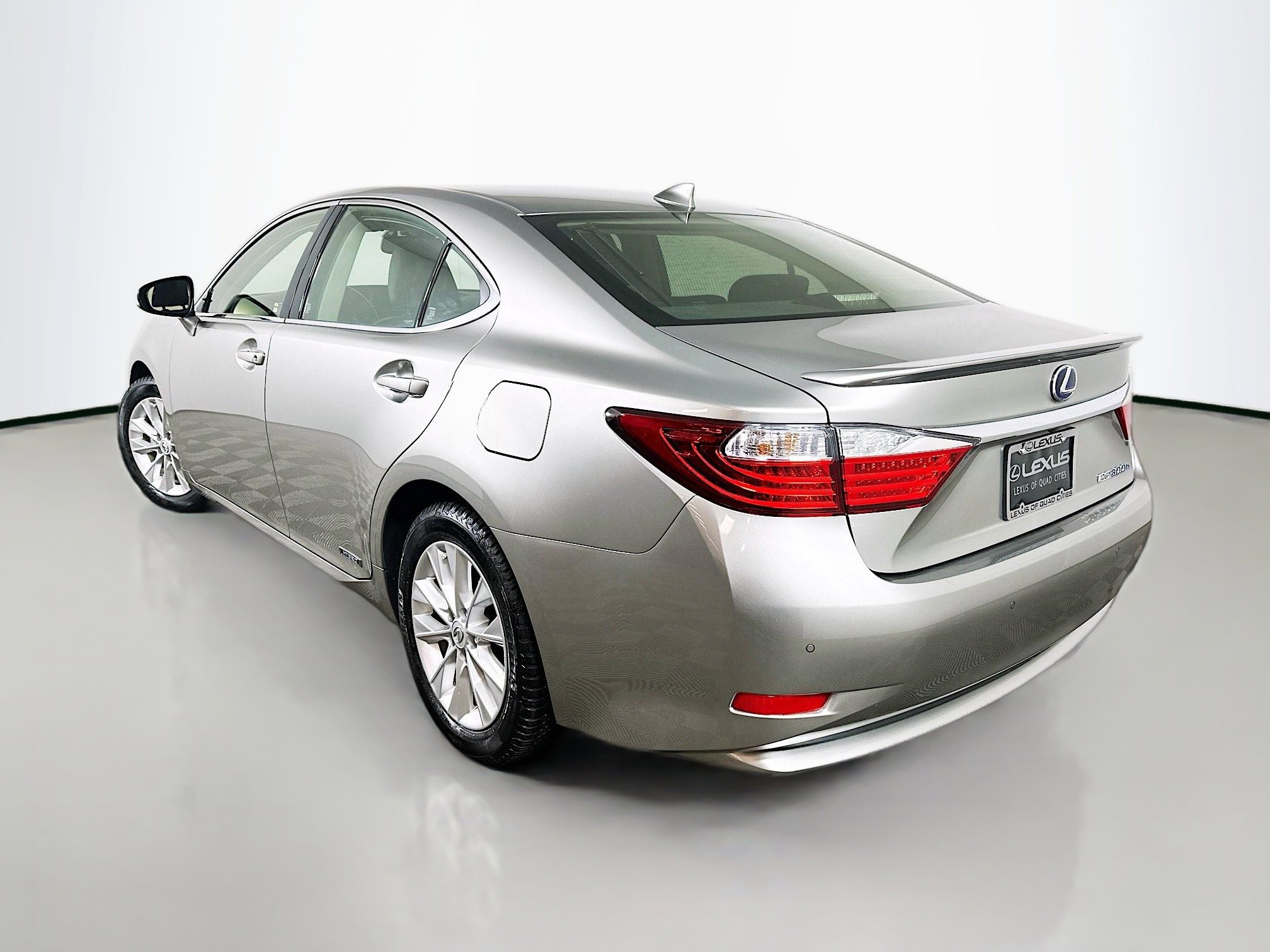 Used 2015 Lexus ES 300h w/ Navigation System Package FWD image 5