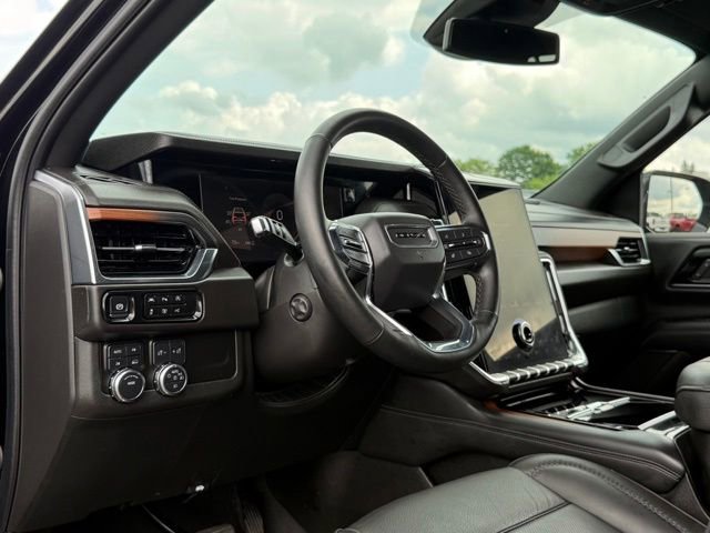 Used 2025 GMC Yukon XL Denali AWD/4WD image 10