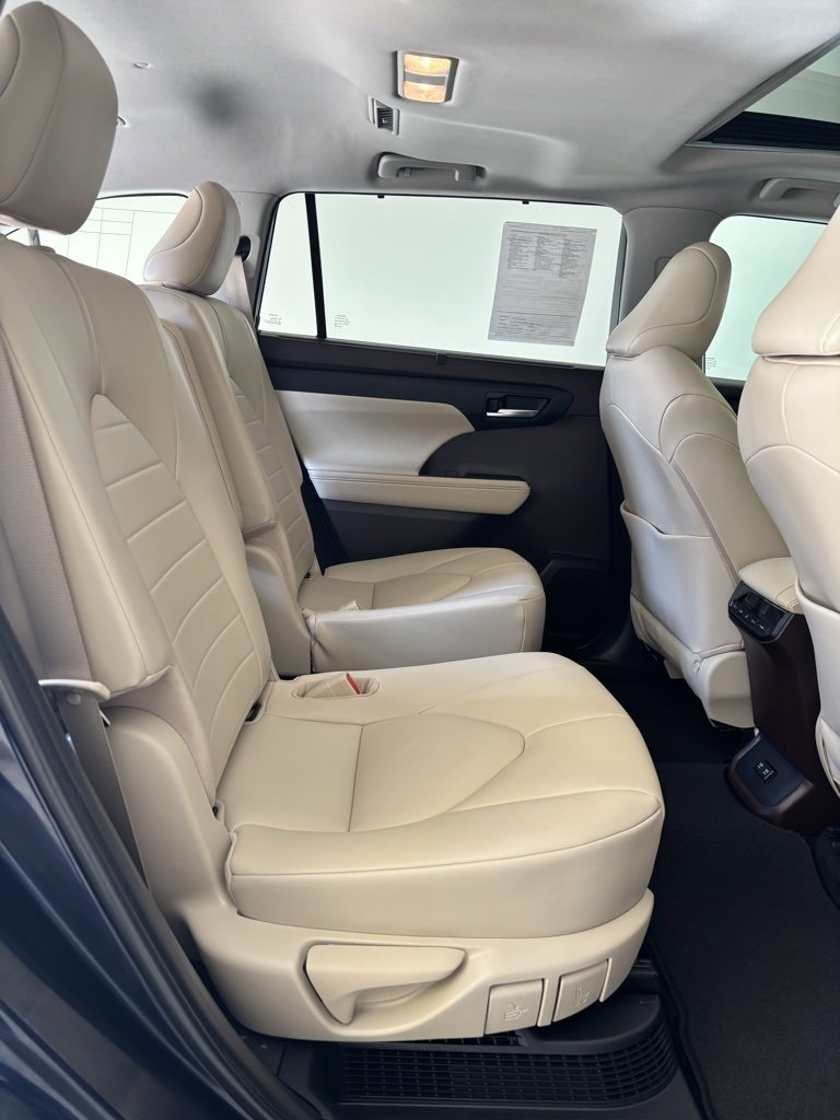 Certified 2021 Toyota Highlander XLE image 25