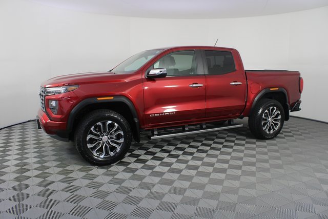 Used 2024 GMC Canyon Denali image 2