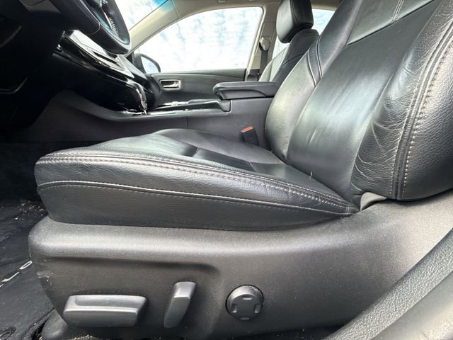 Used 2018 Toyota Avalon XLE image 12