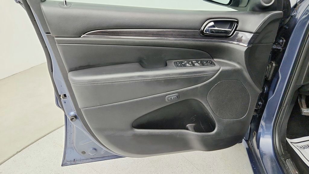 Used 2020 Jeep Grand Cherokee Overland image 11