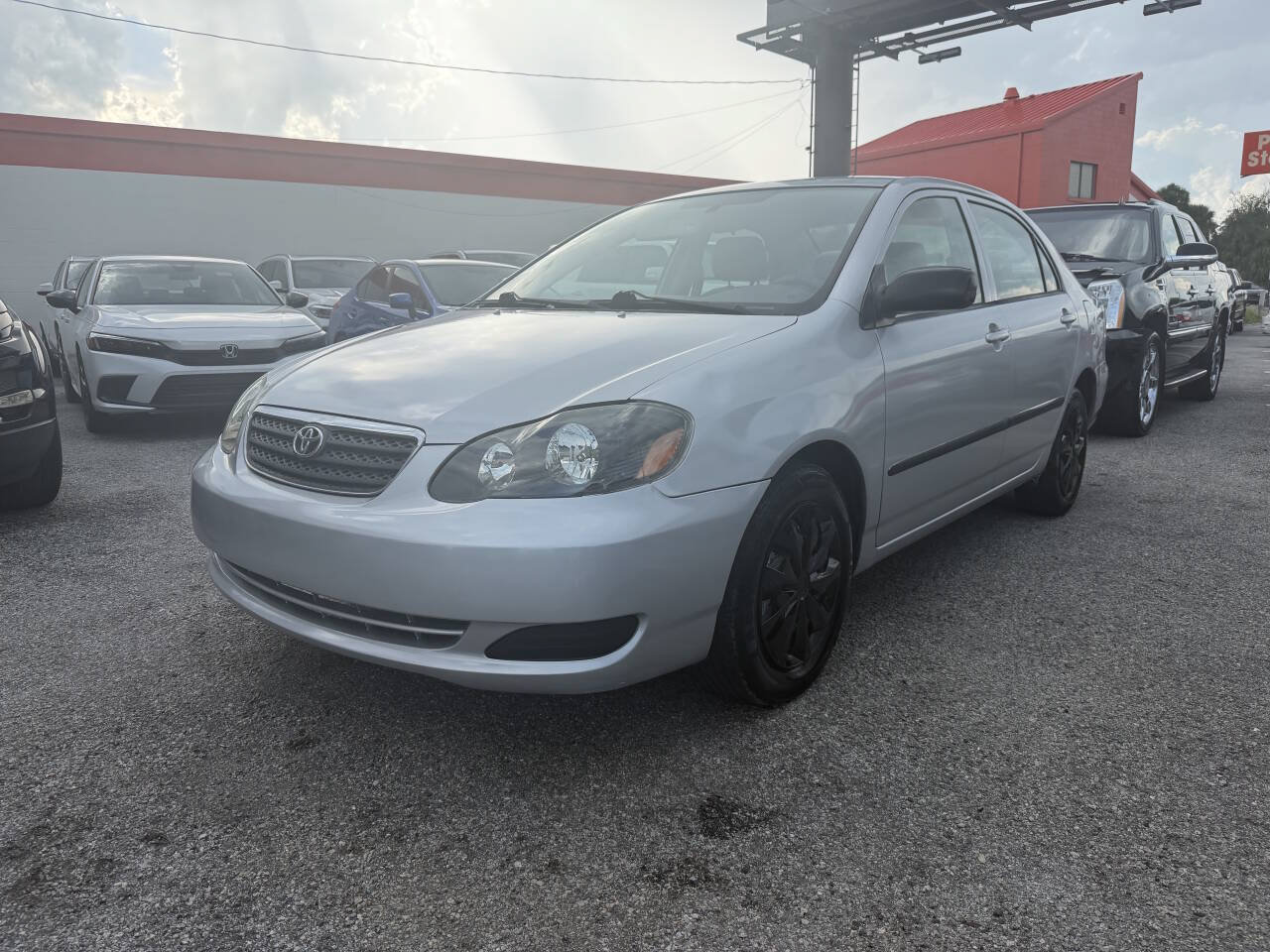 Used 2005 Toyota Corolla LE FWD image 2