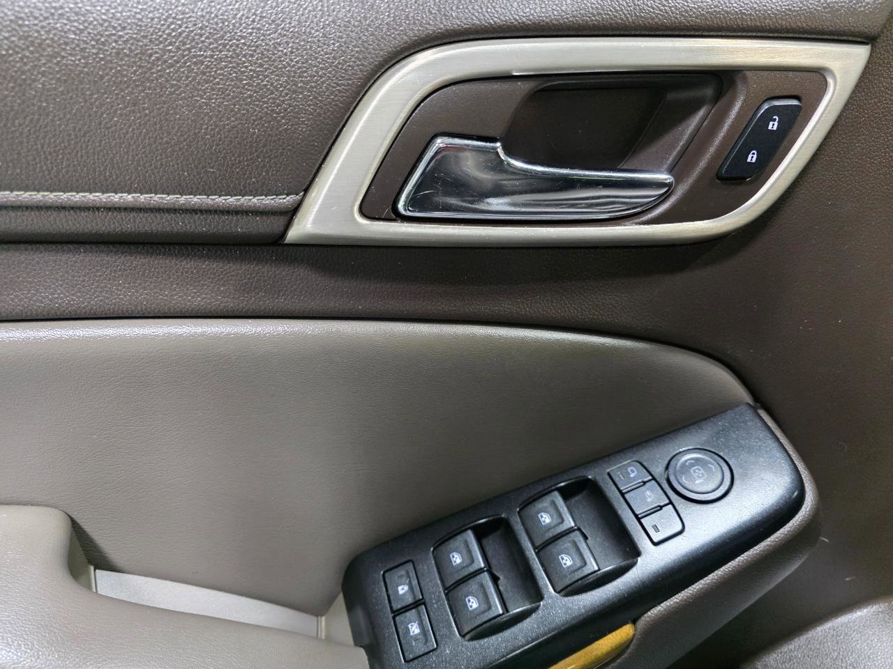 Used 2017 GMC Yukon Denali w/ Open Road Package image 32