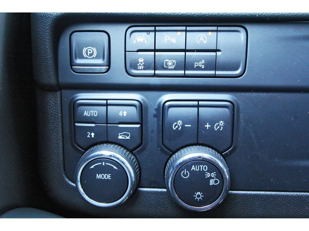 Used 2025 Chevrolet Tahoe LT image 18