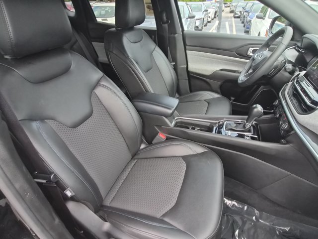 Used 2025 Jeep Compass Latitude w/ Sun & Sound Group AWD/4WD image 27