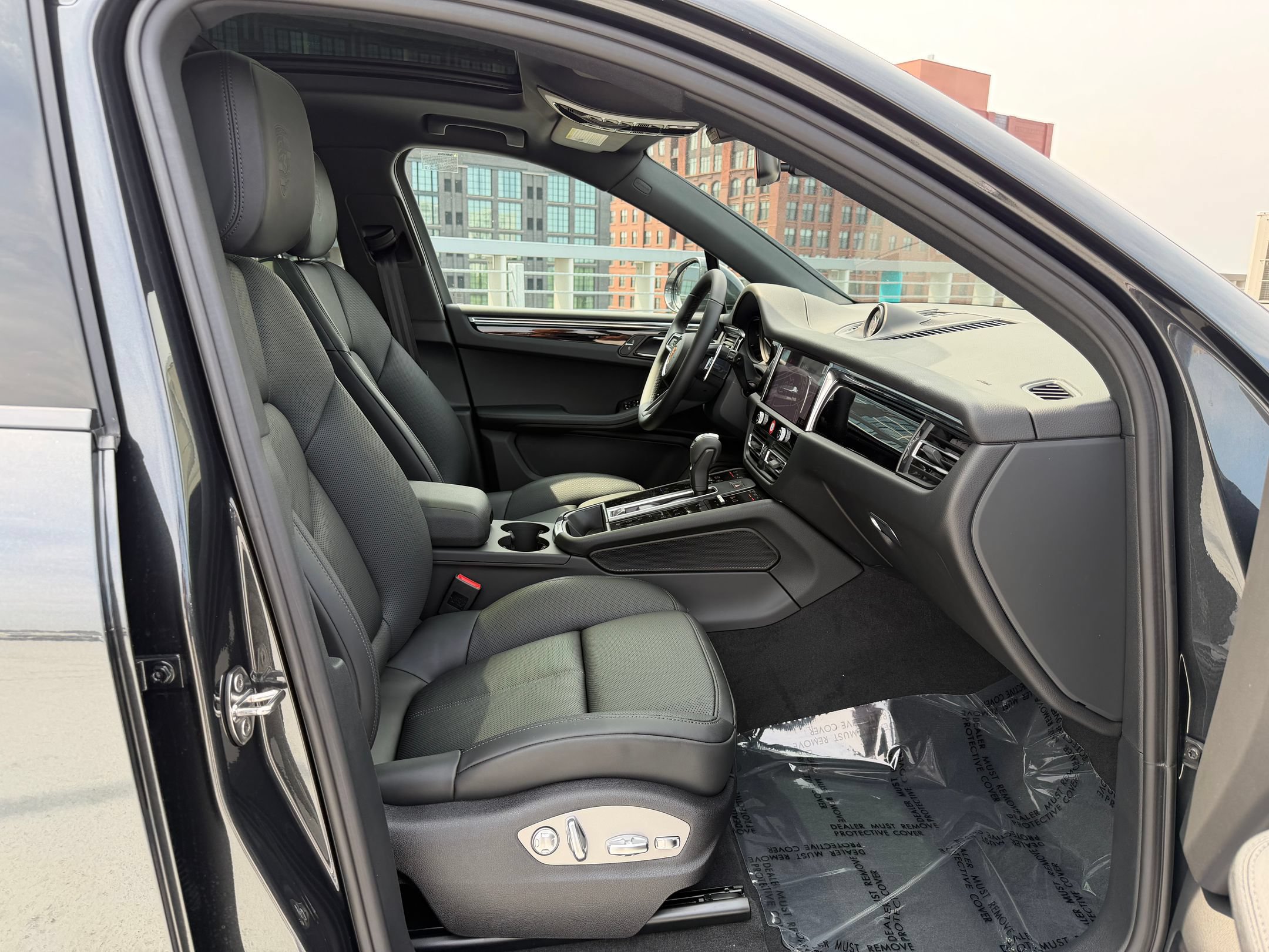 Used 2026 Porsche Macan AWD/4WD image 24