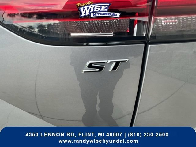 Used 2022 Buick Envision Essence w/ Technology Package I FWD image 33