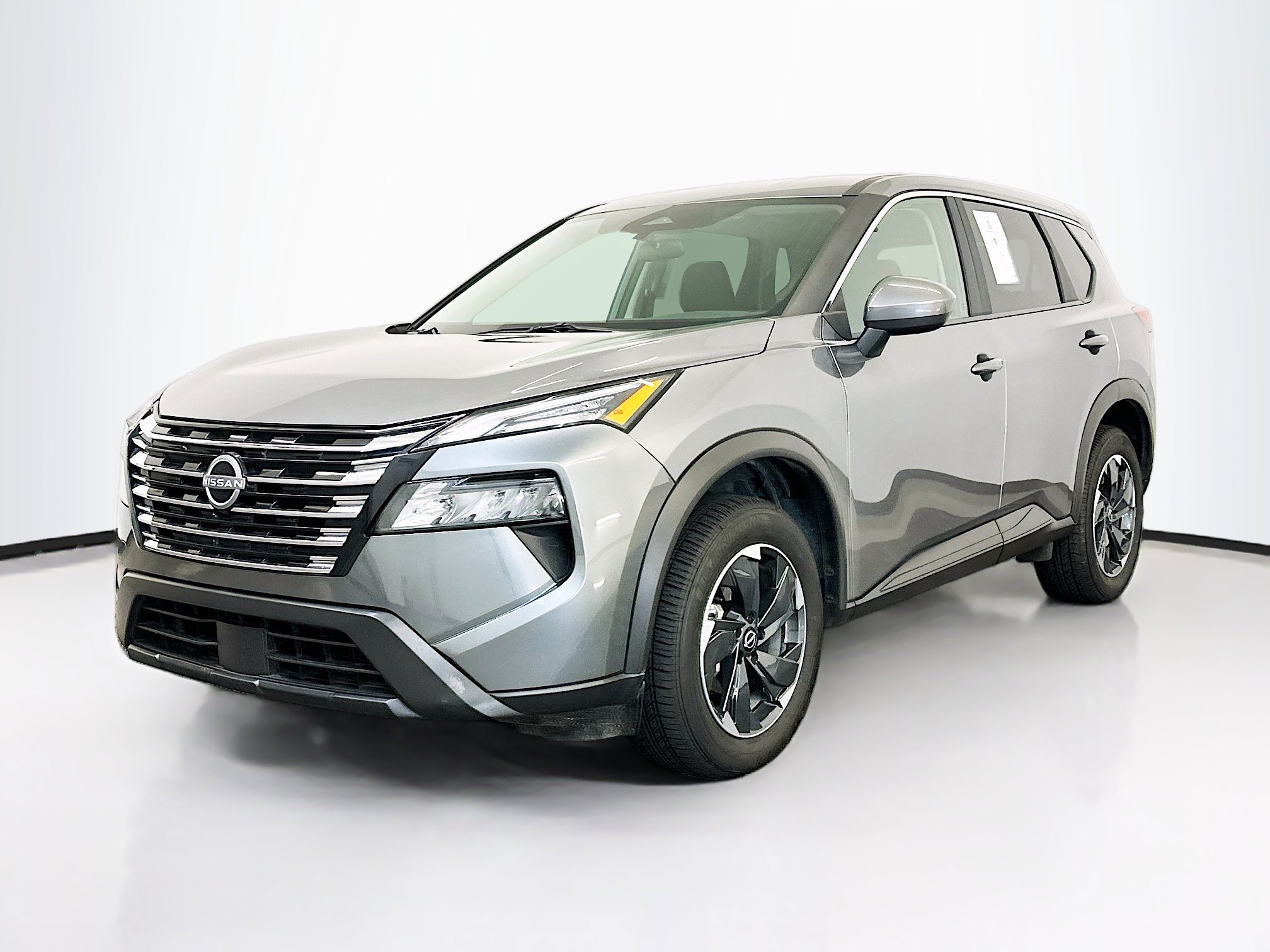 Used 2025 Nissan Rogue SV image 3