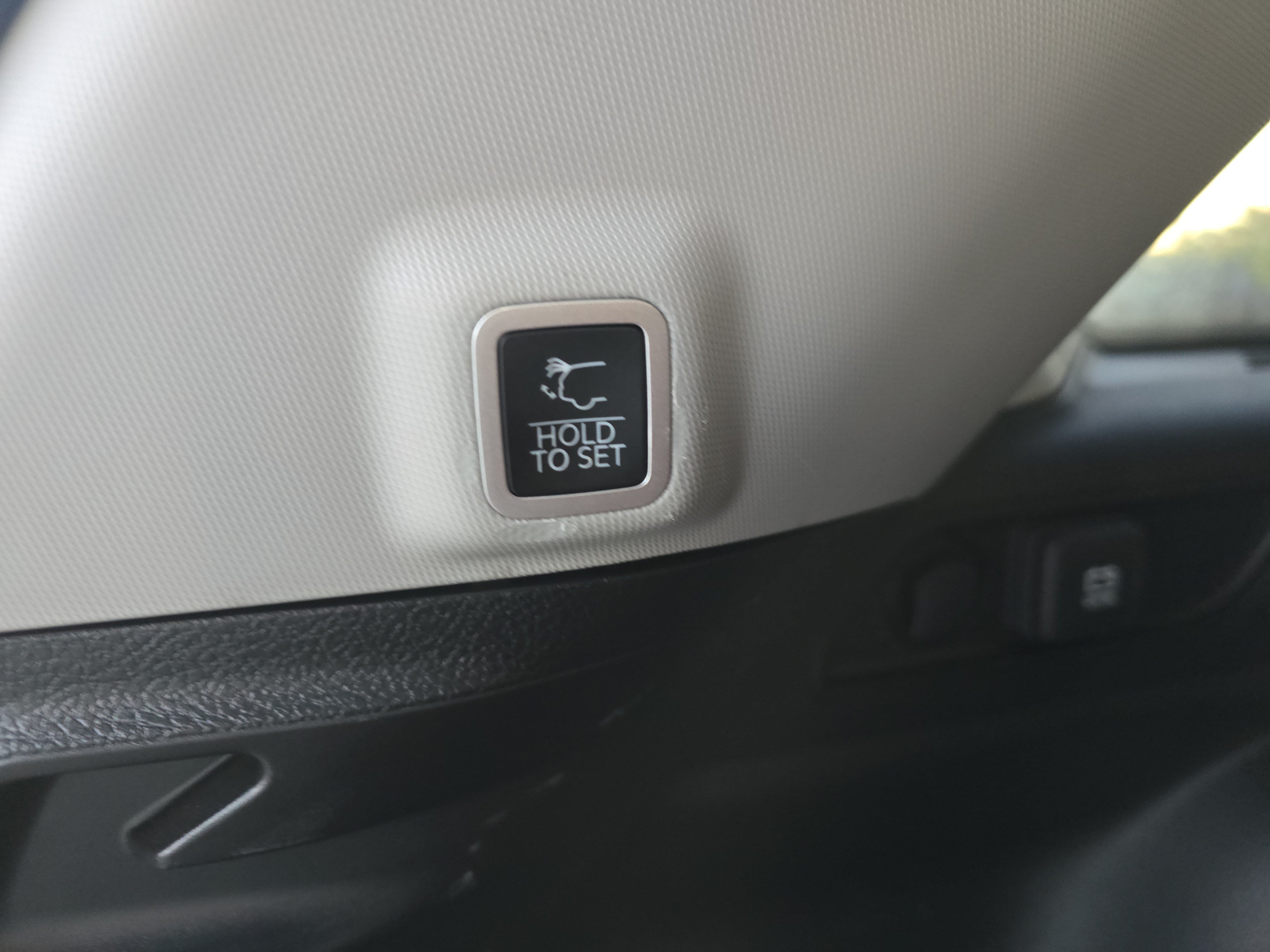 Used 2023 Jeep Grand Cherokee Limited w/ Black Appearance Package AWD/4WD image 6
