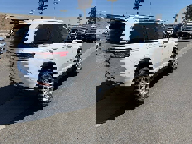 New 2025 Jeep Grand Cherokee Laredo w/ Trailer Tow Package image 6