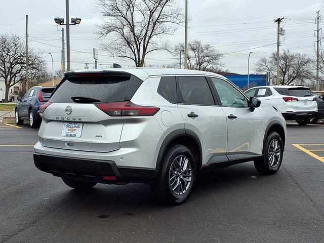 Used 2024 Nissan Rogue S image 2