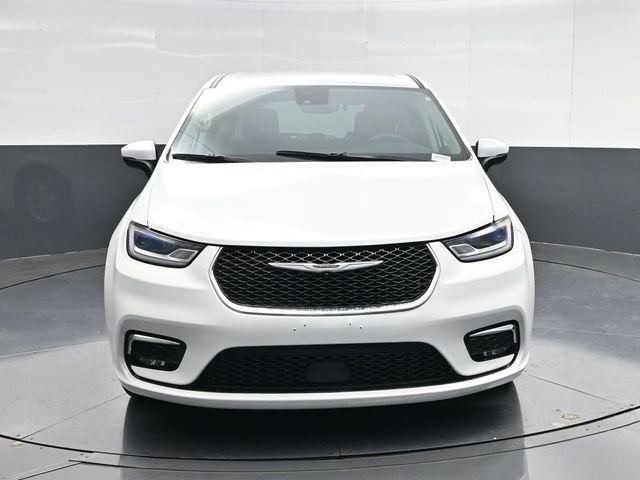 Used 2023 Chrysler Pacifica Touring-L image 8