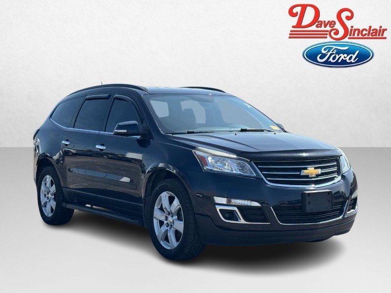 Used 2017 Chevrolet Traverse LT w/ Style and Technology Package FWD image 4