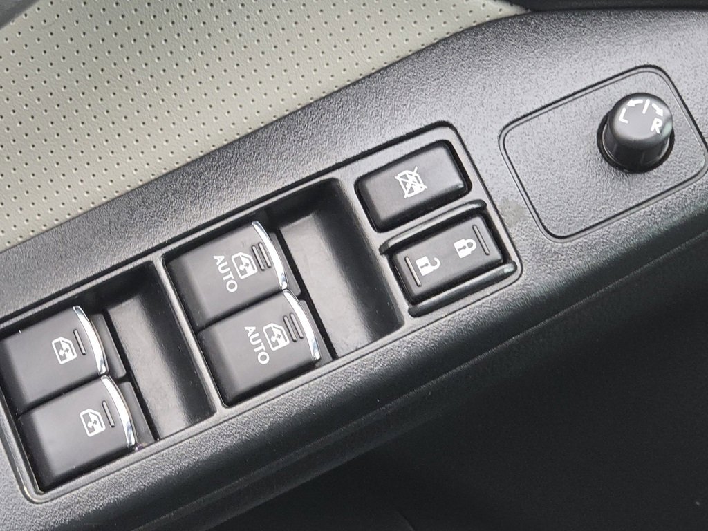 Used 2017 Subaru Forester 2.5i Limited w/ Protection Package #2 image 31