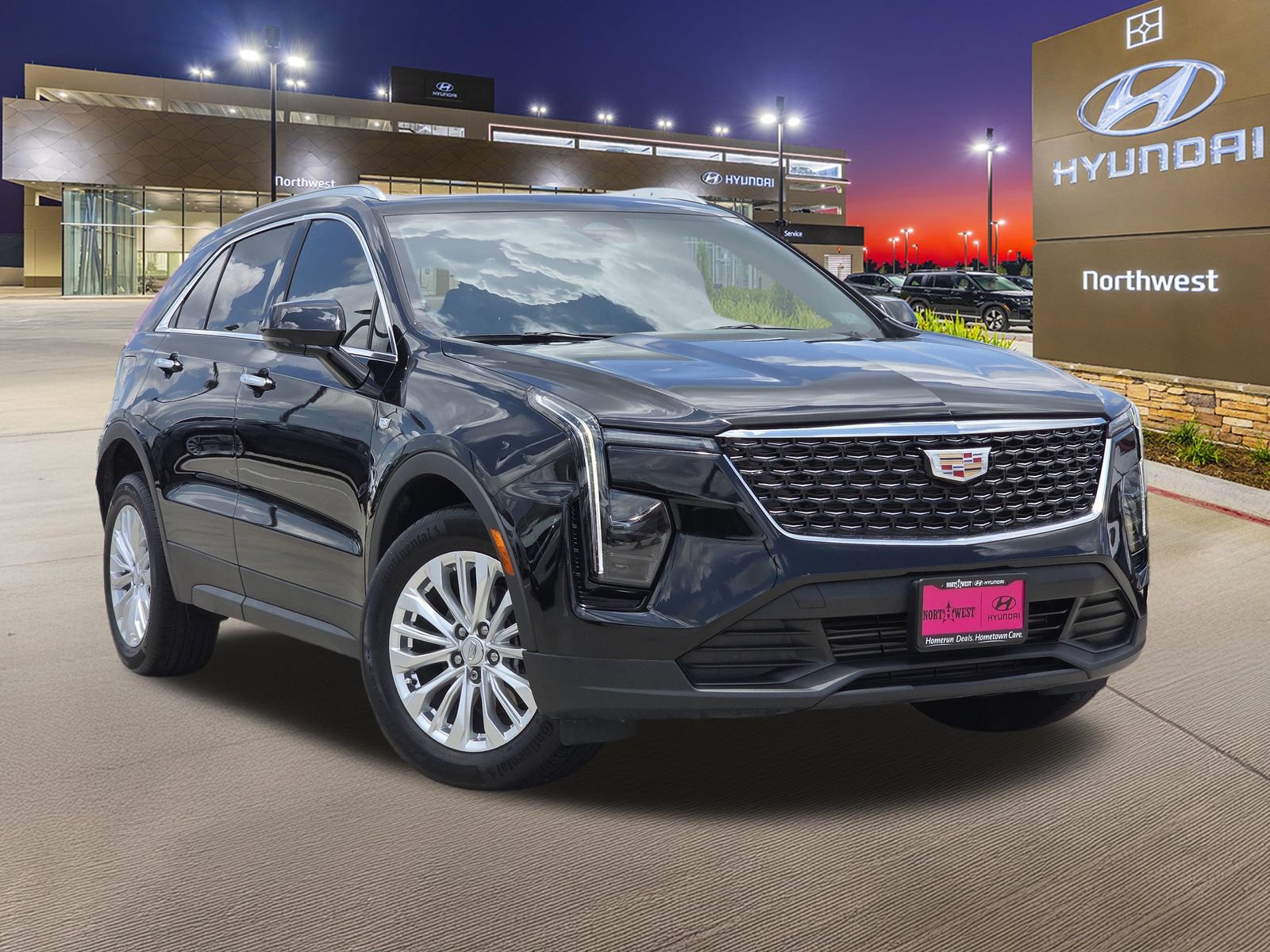 Used 2024 Cadillac XT4 Luxury w/ Cold Weather Package FWD image 3