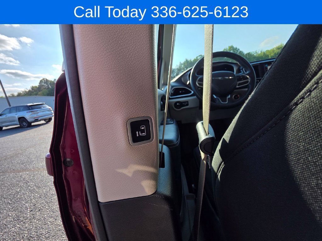 Used 2023 Chrysler Voyager LX FWD image 27