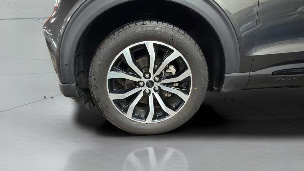 Used 2020 Ford Explorer ST w/ Premium Technology Package image 26