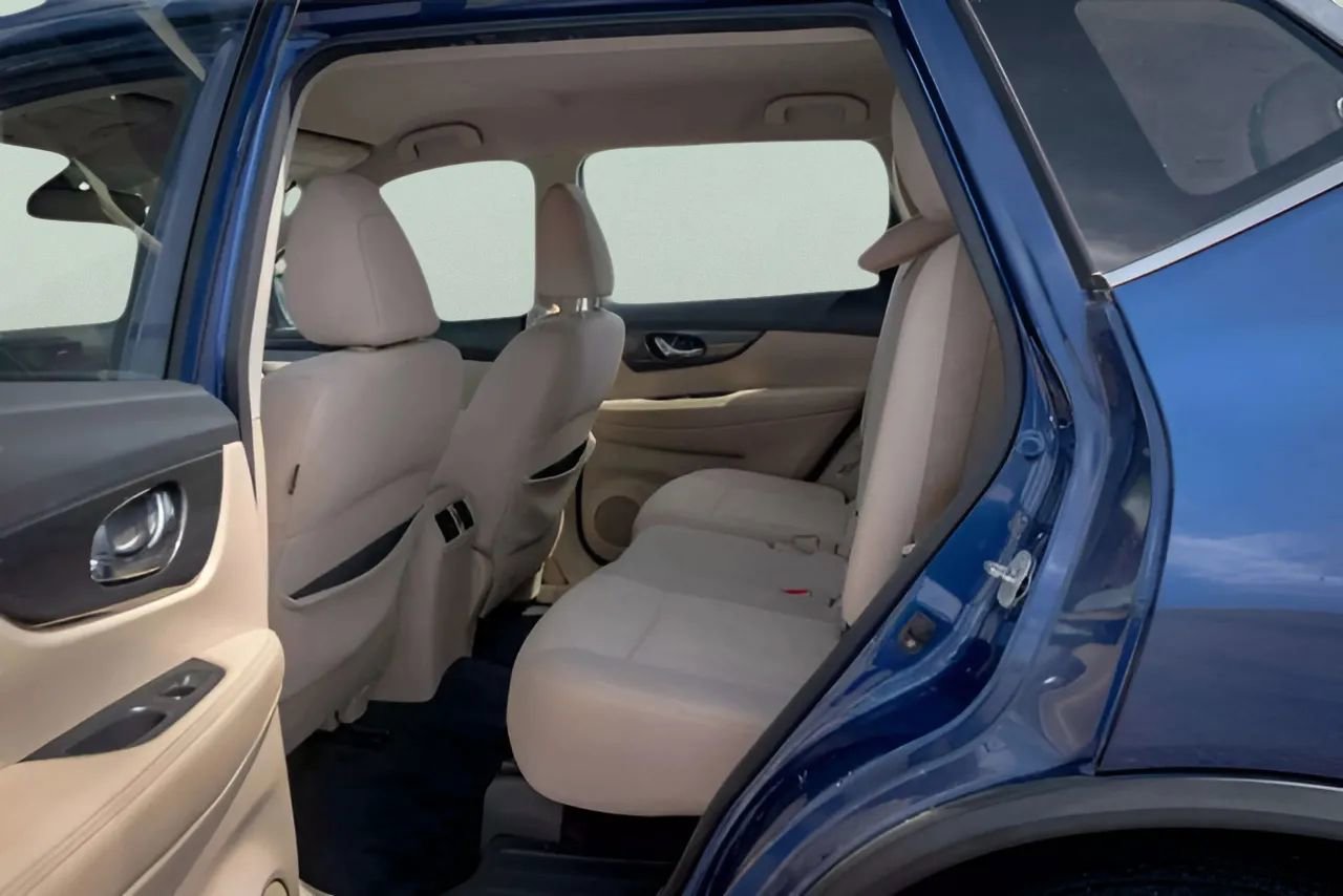 Used 2017 Nissan Rogue S image 18