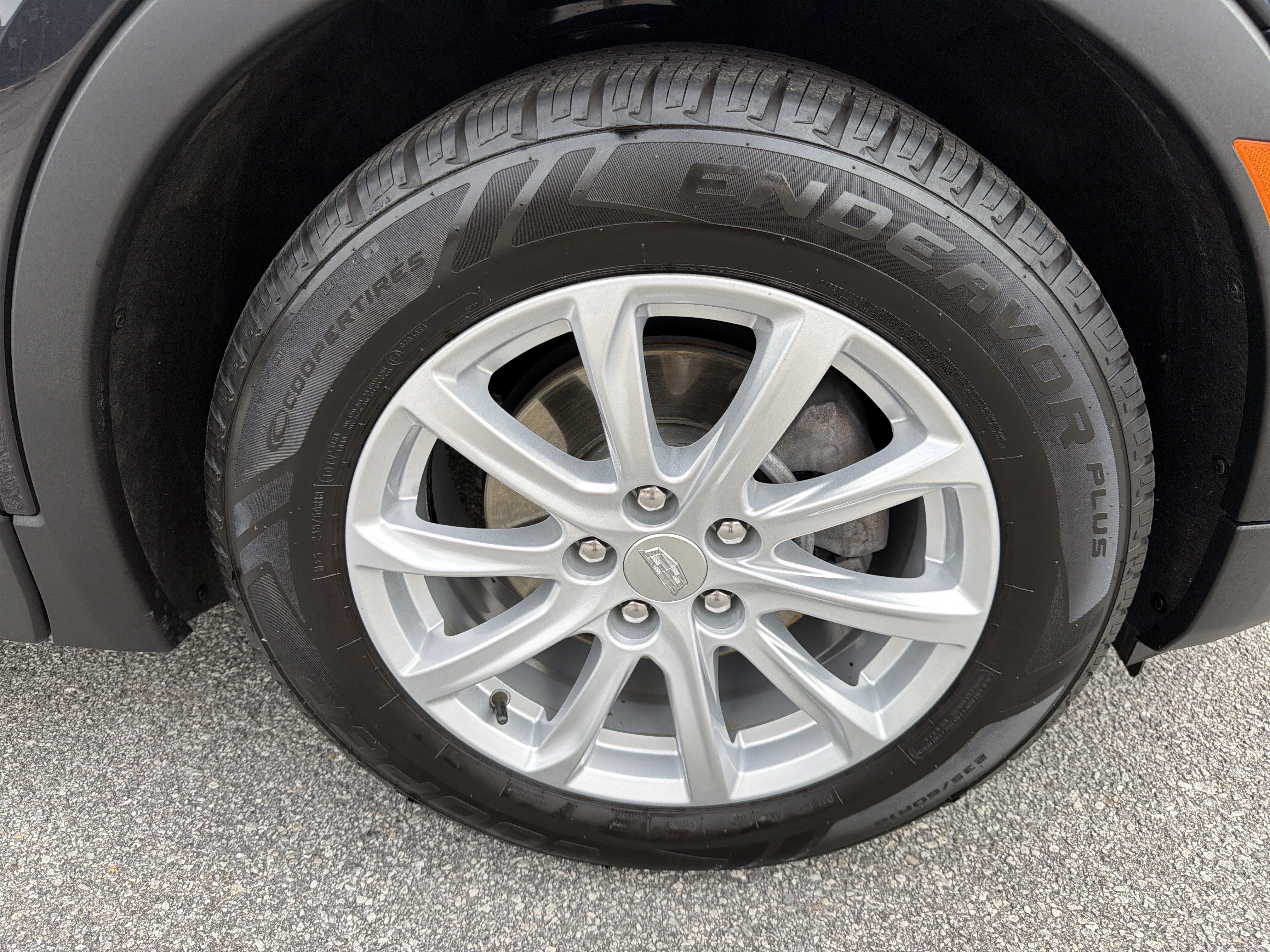 Used 2023 Cadillac XT4 Luxury w/ Cold Weather Package FWD image 13