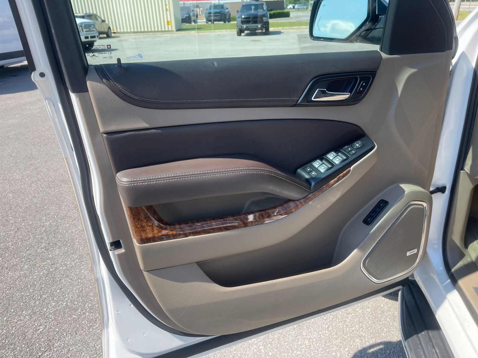 Used 2020 Chevrolet Tahoe Premier w/ 6.2L Performance Package AWD/4WD image 12