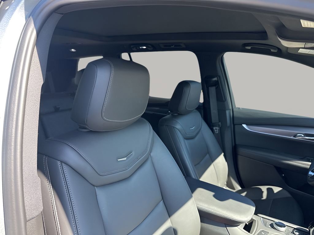 New 2025 Cadillac XT6 Luxury image 15