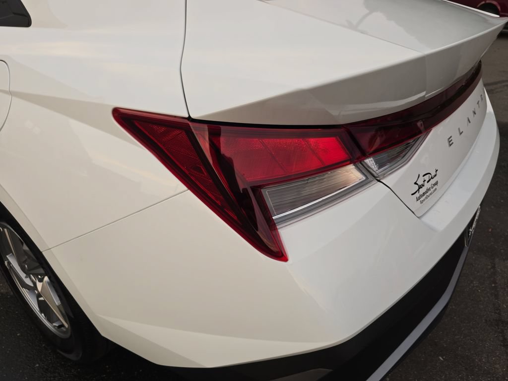 Certified 2026 Hyundai Elantra SE FWD image 31
