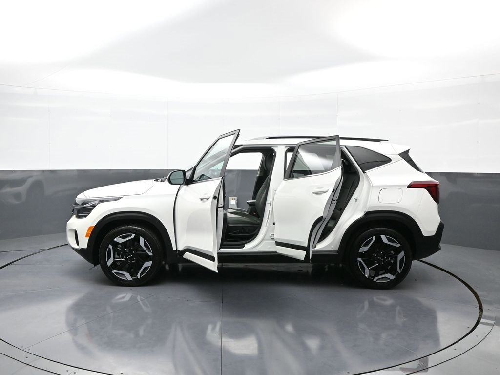 Certified 2025 Kia Seltos SX w/ SX Sunroof Package image 44