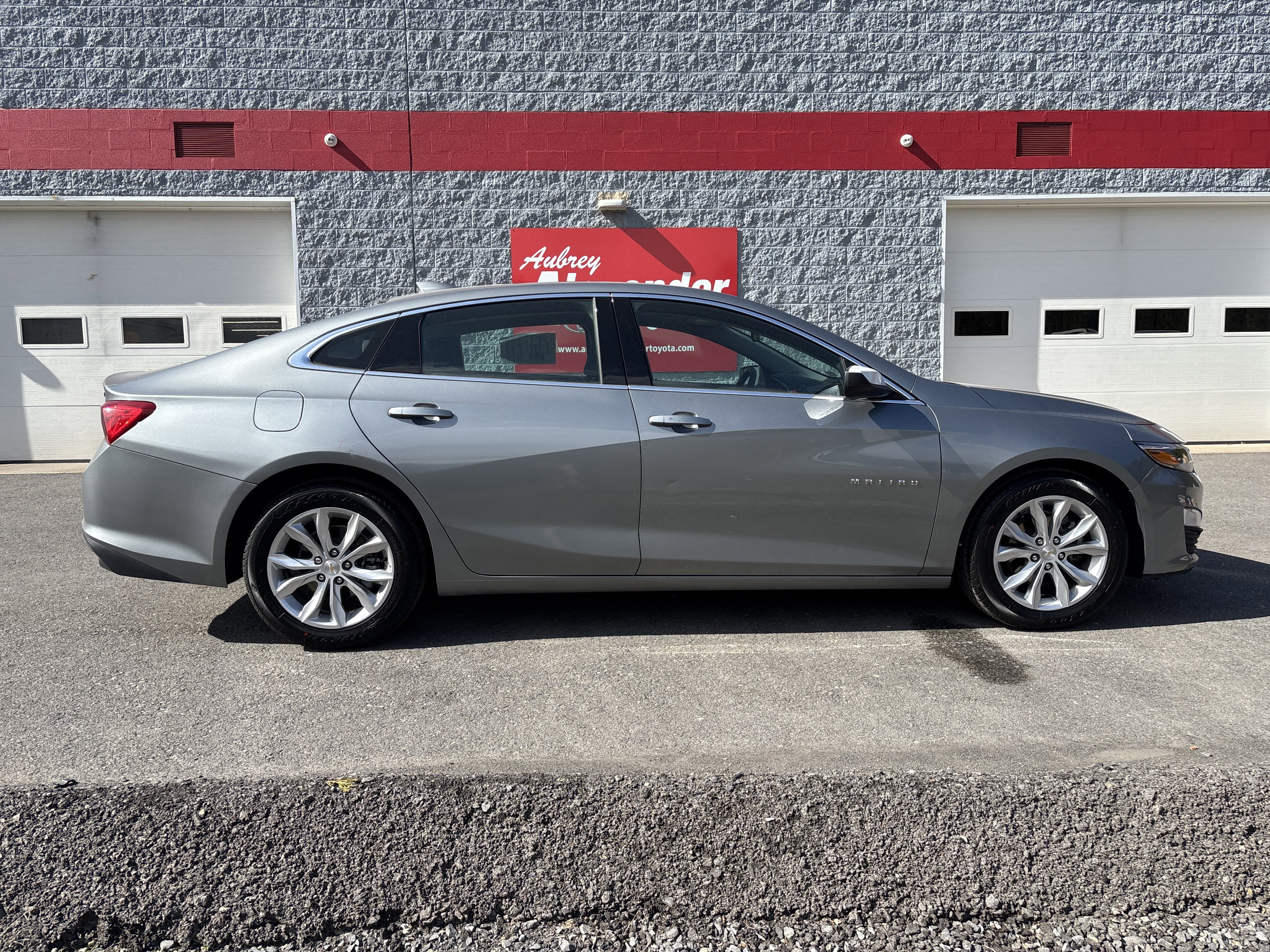 Used 2024 Chevrolet Malibu LT FWD image 2