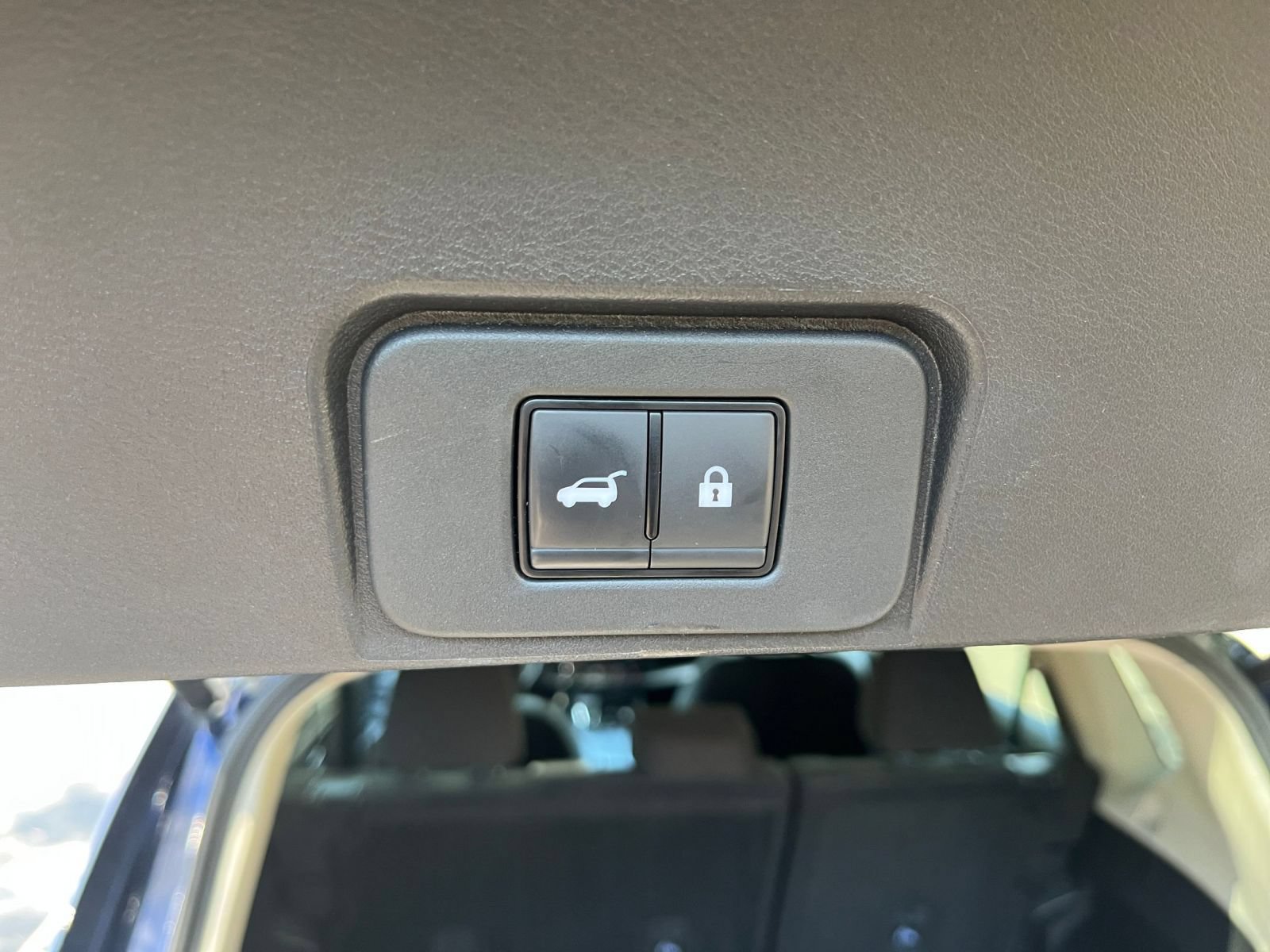 Used 2025 Nissan Rogue SV AWD/4WD image 23