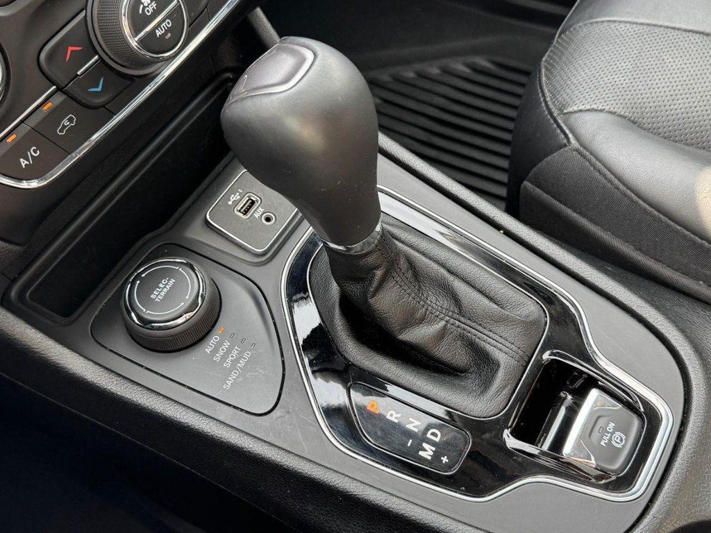 Used 2021 Jeep Cherokee Limited AWD/4WD image 20