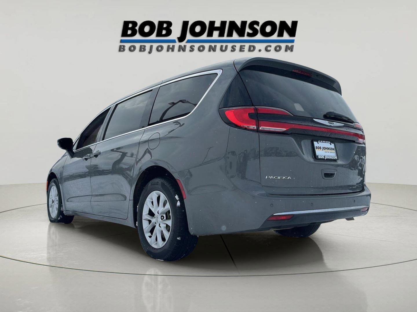 Used 2025 Chrysler Pacifica Select image 5