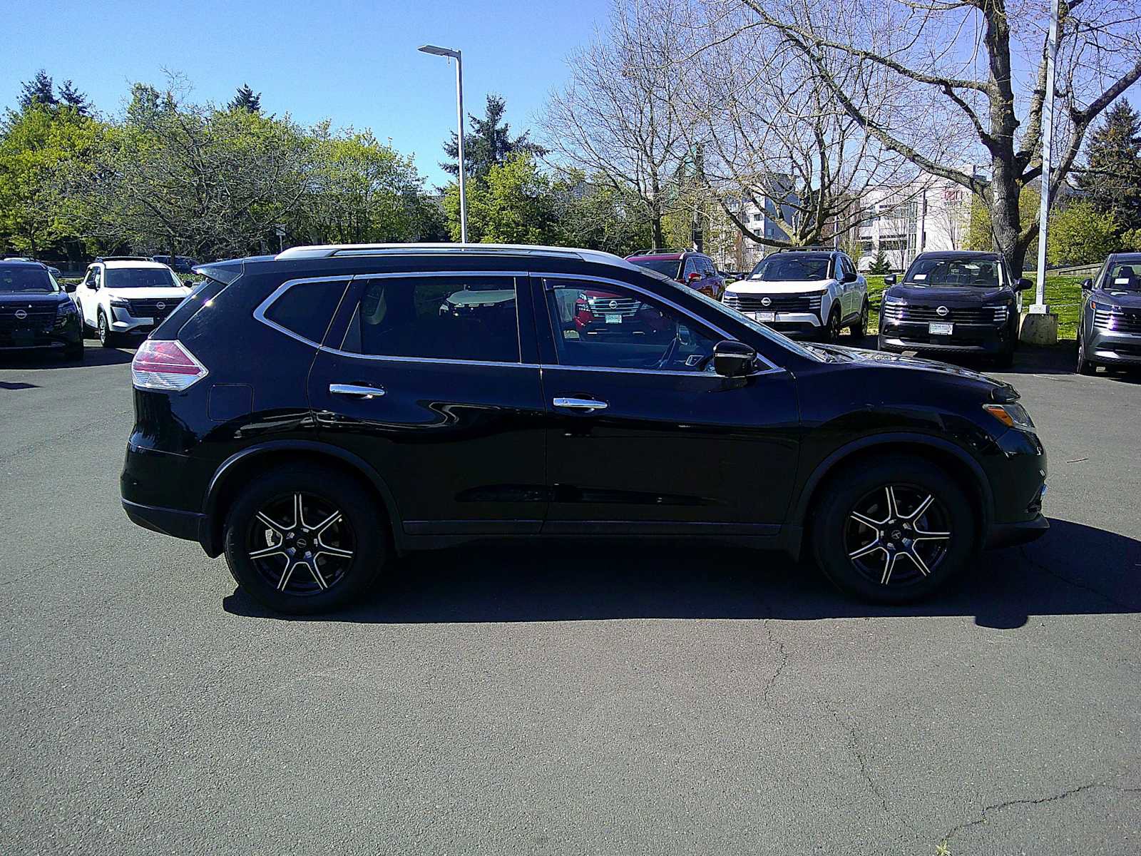 Used 2015 Nissan Rogue SL w/ SL Premium Package image 6