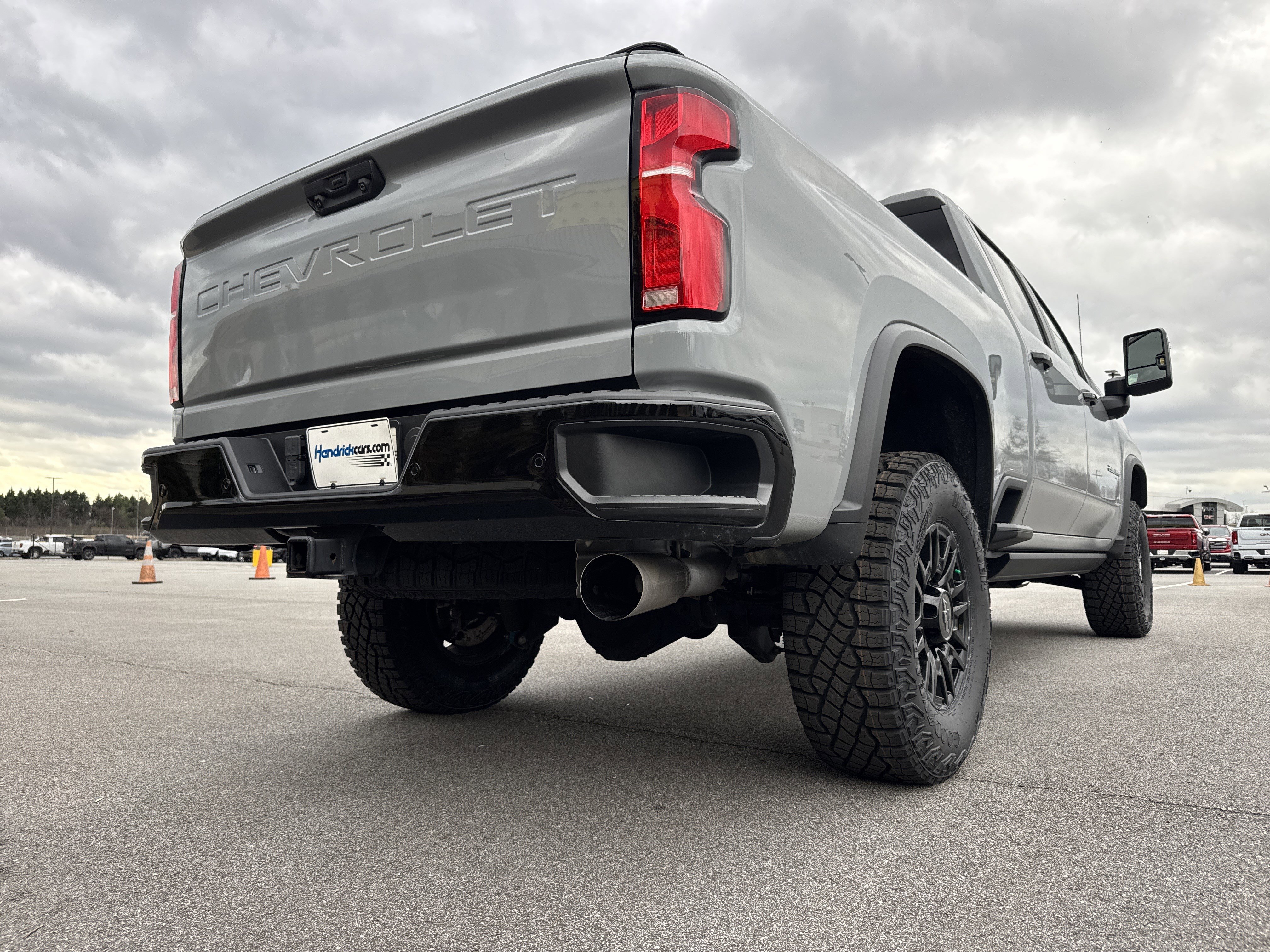 Used 2024 Chevrolet Silverado 2500 ZR2 w/ Technology Package image 10