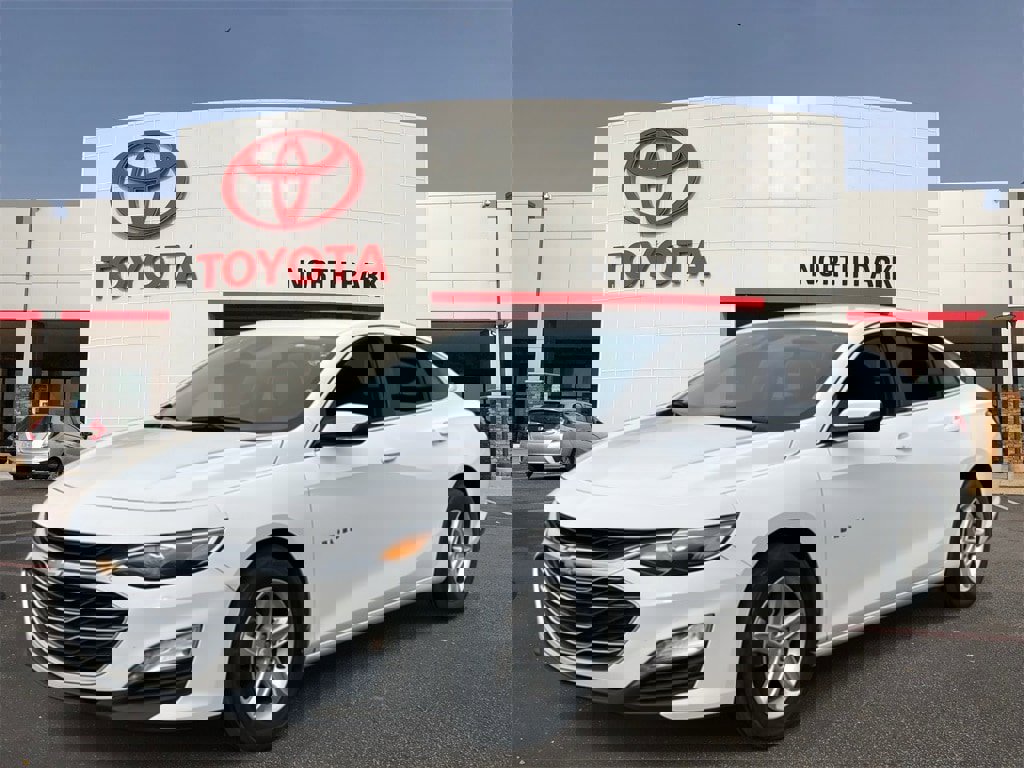 Used 2024 Chevrolet Malibu LT image 1