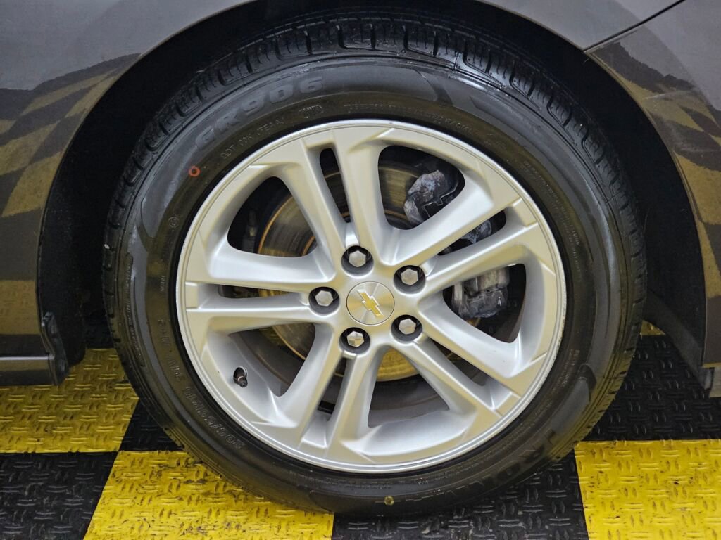 Used 2017 Chevrolet Cruze LT FWD image 9