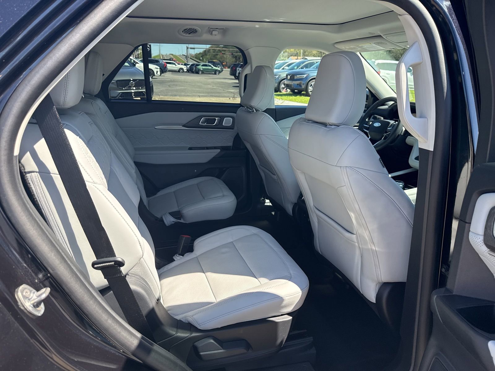 Used 2025 Ford Explorer Platinum w/ Ultimate Package image 13