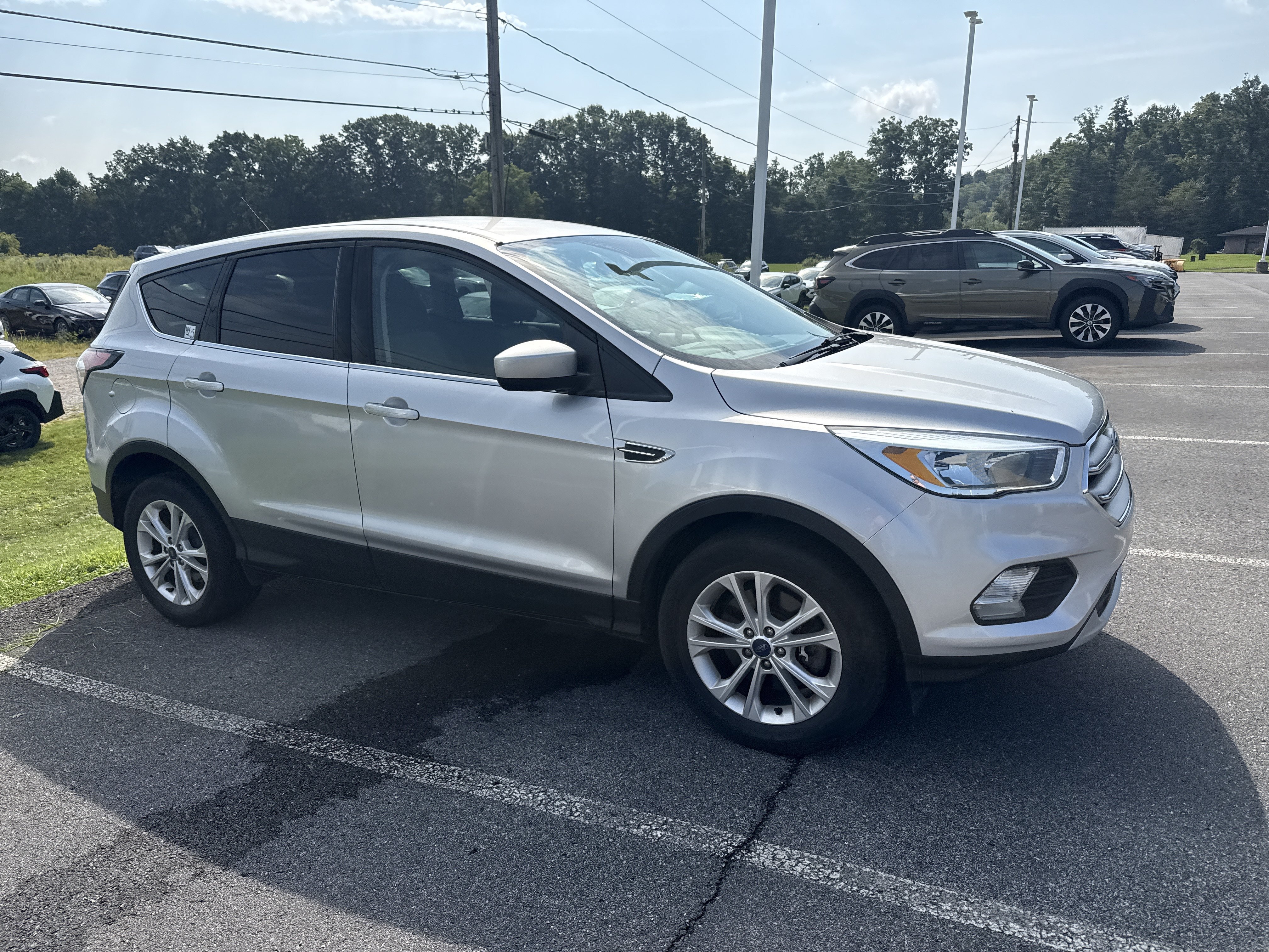 Used 2017 Ford Escape SE AWD/4WD image 2