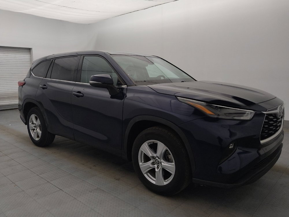 Used 2022 Toyota Highlander LE FWD image 11